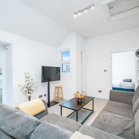 New 3Bed Stylish Apartment With Amazing Transport London Exterior photo