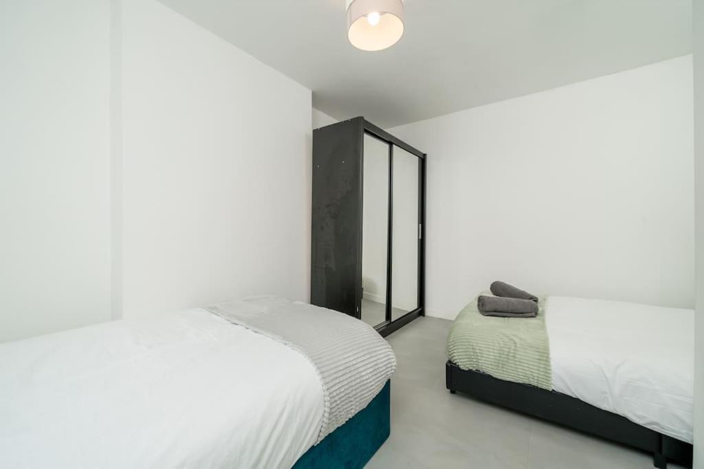 New 3Bed Stylish Apartment With Amazing Transport London Exterior photo
