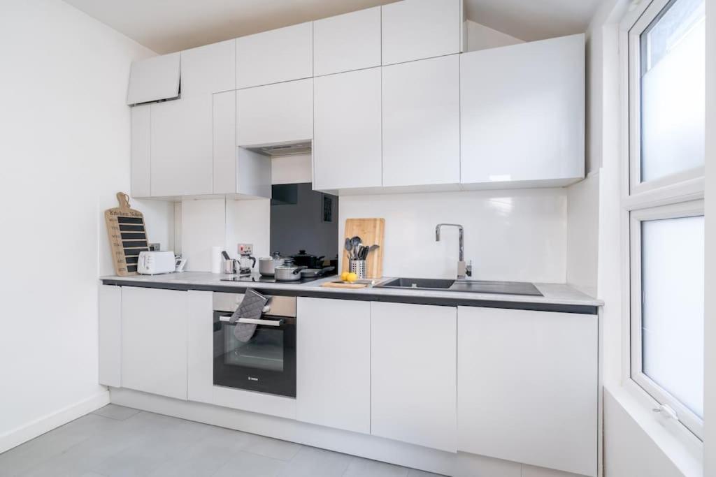 New 3Bed Stylish Apartment With Amazing Transport London Exterior photo
