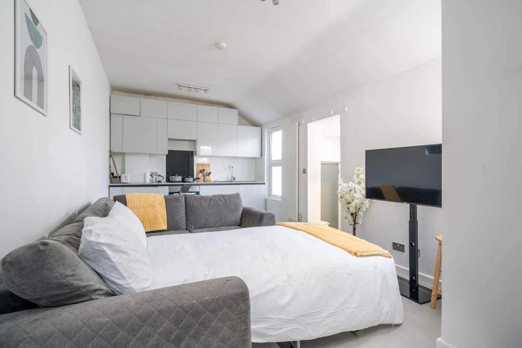 New 3Bed Stylish Apartment With Amazing Transport London Exterior photo