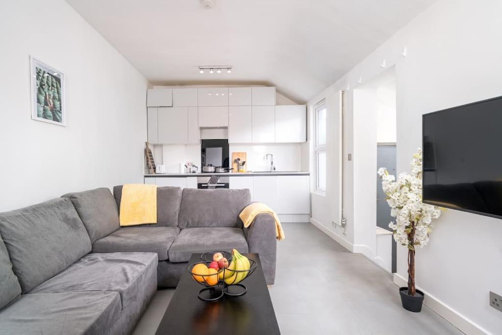 New 3Bed Stylish Apartment With Amazing Transport London Exterior photo