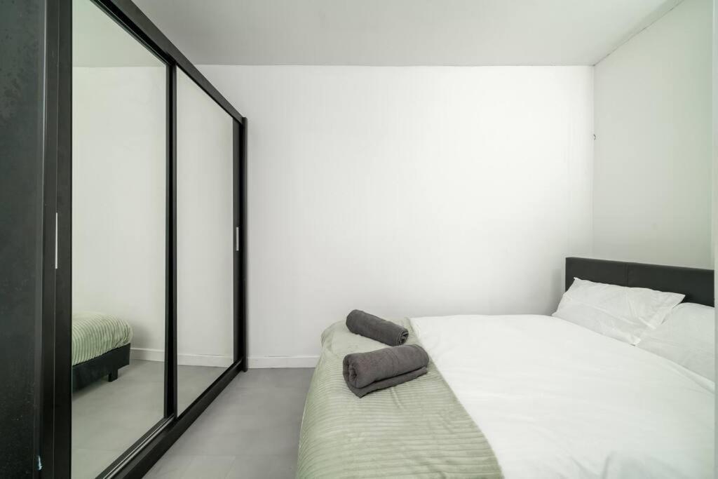 New 3Bed Stylish Apartment With Amazing Transport London Exterior photo