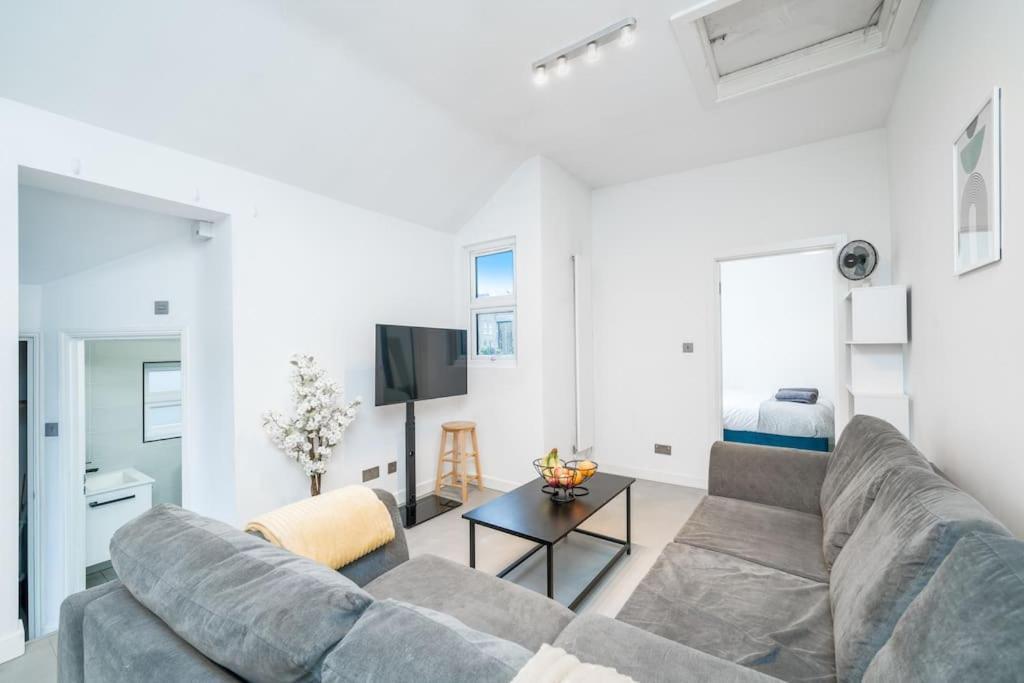 New 3Bed Stylish Apartment With Amazing Transport London Exterior photo